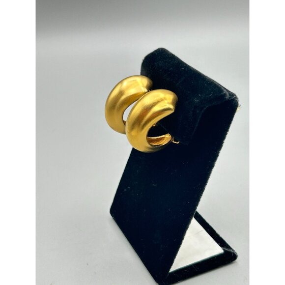 Signed GJD Ginnie Johansen Design Clip On Hoops Earrings Matte Gold Tone - Picture 7 of 10